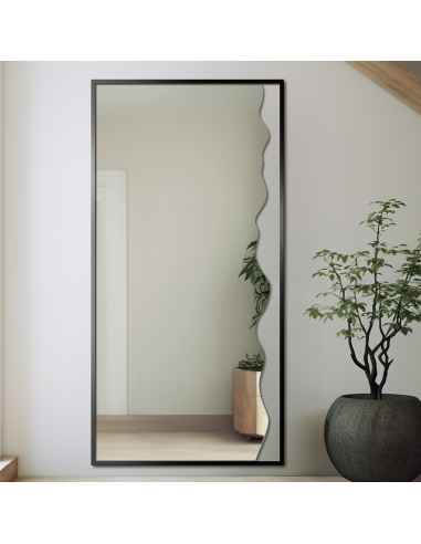 Lustro dekoracyjne w czarnej ramie...