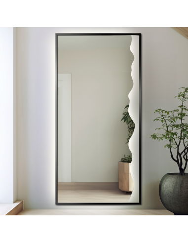 Lustro dekoracyjne w czarnej ramie...