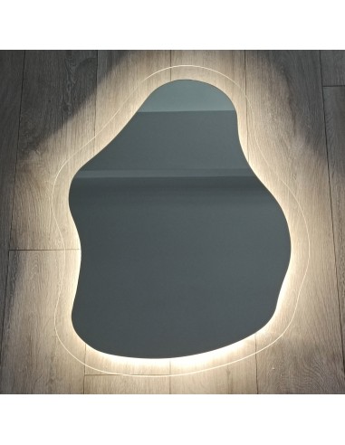 Lustro o organicznym kształcie na... Lustro o organicznym kształcie na...