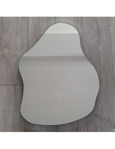 Lustro o organicznym kształcie na... Lustro o organicznym kształcie na...