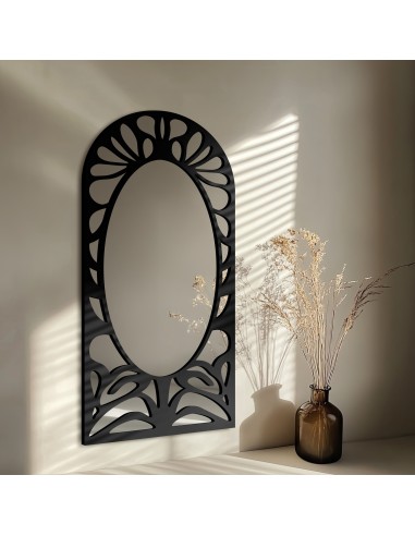 Lustro półowalne z ażurowym dekorem...