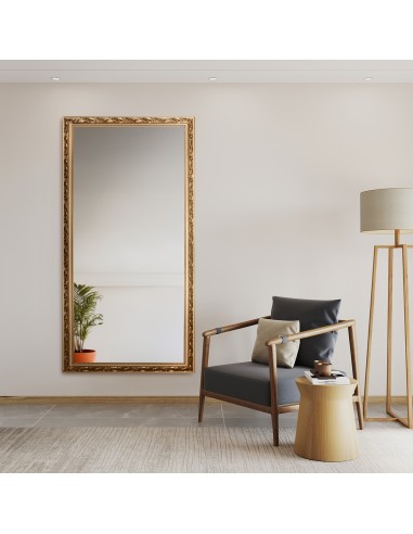 Lustro w ornamentowej zdobionej ramie...