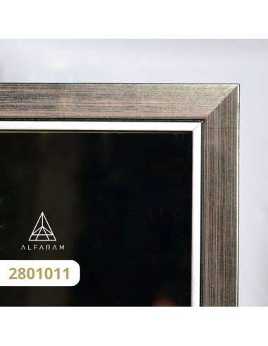 Lustro w delikatnej ozdobnej...