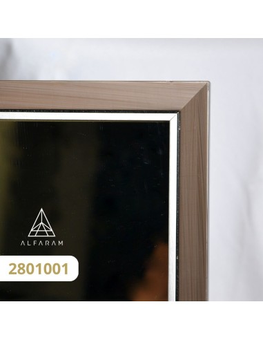 Lustro w delikatnej ozdobnej...