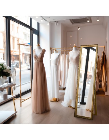 Lustro stojące w ozdobnej drewnianej...