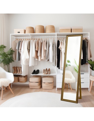 Lustro stojące w ozdobnej drewnianej...