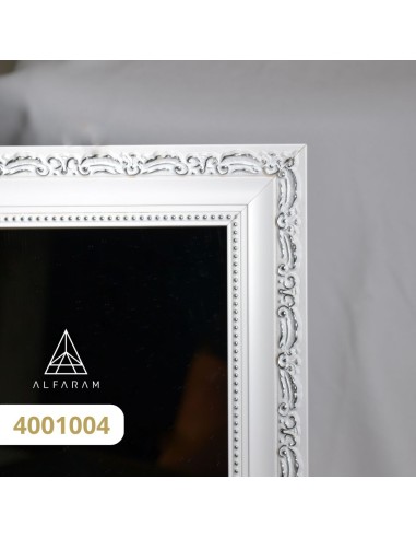 Lustro stojące w ozdobnej drewnianej...